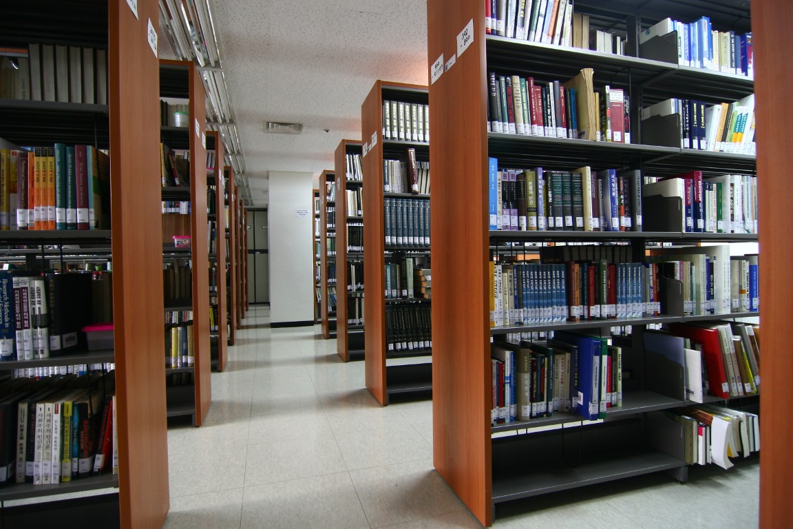 일반자료실 단행본 서가